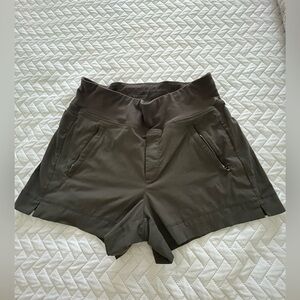 ATHLETA Trekkie North Shorts Olive size 6